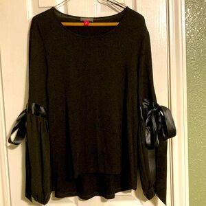 Vince Camuto sz M beautiful black scoop neck blouse w/long sleeves & satin bow